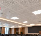 Trần nhôm đục lỗ tiêu âm: Cấu tạo và cách đọc thông số âm học