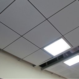So sánh trần nhôm và trần thạch cao