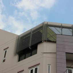 Tại sao lam chắn nắng thống trị thị trường?