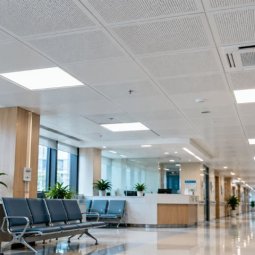 Trần nhôm 600x600 loại nào tốt cho bệnh viện và văn phòng?