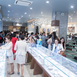 Thi công trần nhôm cho cửa hàng trang sức sang trọng