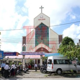 Trần nhôm nhà thờ Tín Lành Châu Thành, Đồng Tháp