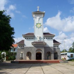 Thi công lắp đặt trần nhôm nhà thờ nhanh chóng tại Quảng Nam 