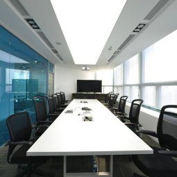 Thiết kế và thi công trần nhôm cho phòng họp theo xu hướng hiện đại
