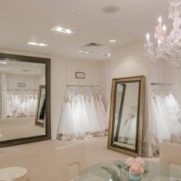 nơi thiết kế trần nhôm showroom đồ cưới sang trọng – hiện đại