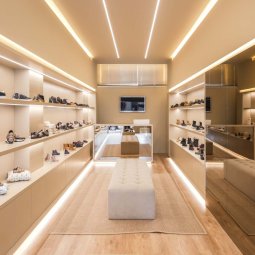 Nơi thiết kế trần nhôm đẹp – giá tốt cho showroom giày