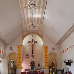 Giải pháp thi công trần nhà thờ đậm phong thái trang nghiêm 