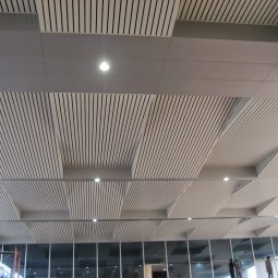 Thi công trần nhôm văn phòng ấn tượng-độc đáo